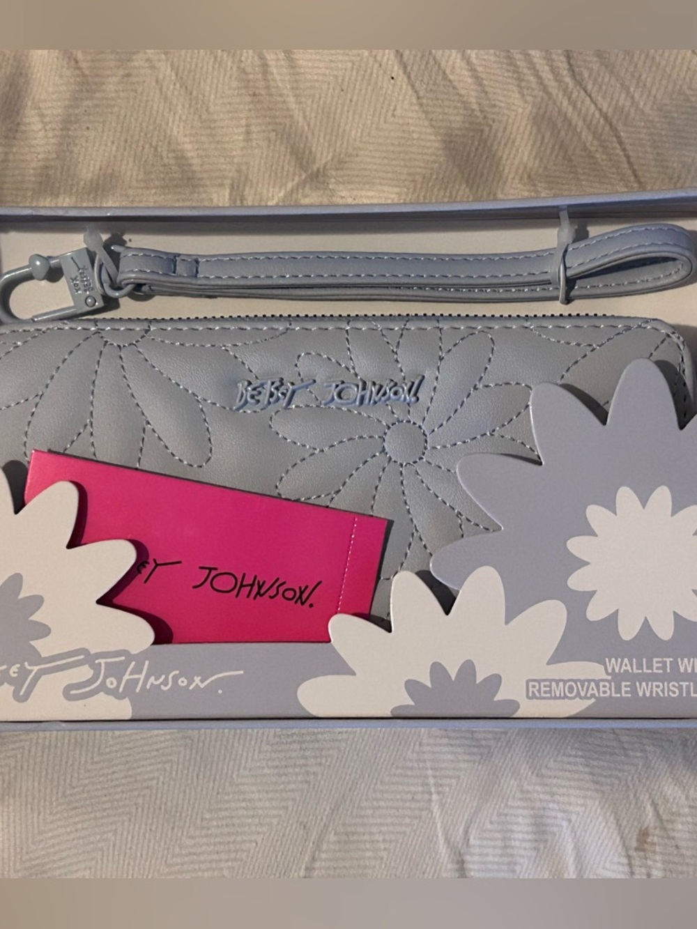 BETSEY JOHNSON Light Blue Quilted Flower Zip Around Wallet With Wristlet NWTS - Picture 5 of 7